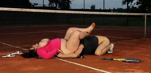  BBW milf won in tennis game claiming her price outdoor sex